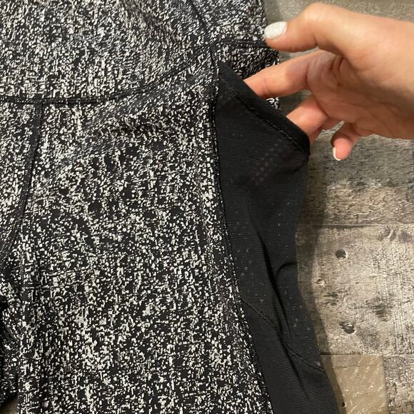 Lululemon Athletica Fit Physique Crop Leggings Jacquard approx 12 Black White - Picture 10 of 14